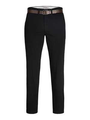 Svarta bomullshuskar med rak passform, utrustade med ett brunt läderbälte och en mjuk textur. Enkelt design, inga synliga mönster eller detaljer.