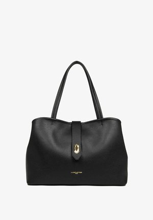 Borsa a mano in pelle nera con finitura testurizzata, chiusura centrale a patta, dettagli in metallo dorato e due manici rotondi.