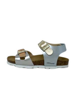Sandali metallici argento con due fibbie regolabili, soletta in sughero e suola in gomma bianca testurizzata. Logo del marchio sul lato.