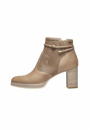 NeroGiardini E409730D - Stivaletti con plateau - cuoio