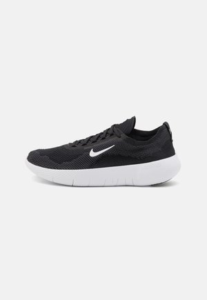 Sapatilhas atléticas pretas feitas de malha e material sintético. Apresentam o logo Nike em branco e uma sola branca em contraste. Design de perfil baixo.