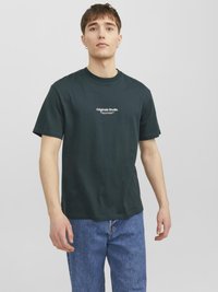 Jack & Jones JORVESTERBRO CREW NECK - Marškinėliai su spaudiniu - magical forest