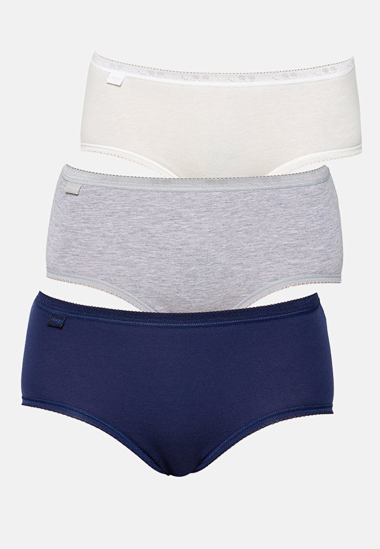 Drei Paare Damenunterhosen: aus weißer Baumwolle, aus grauem Baumwollmix und aus navy-blauem Stretchmaterial, jeweils mit kontrastierenden Taillenbändern und Labels.