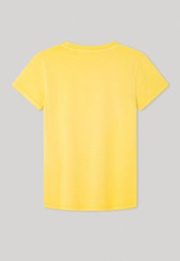 Camiseta amarilla de manga corta fabricada en tejido suave. Diseño clásico de cuello redondo con una textura lisa y dobladillo recto. Sin detalles gráficos.