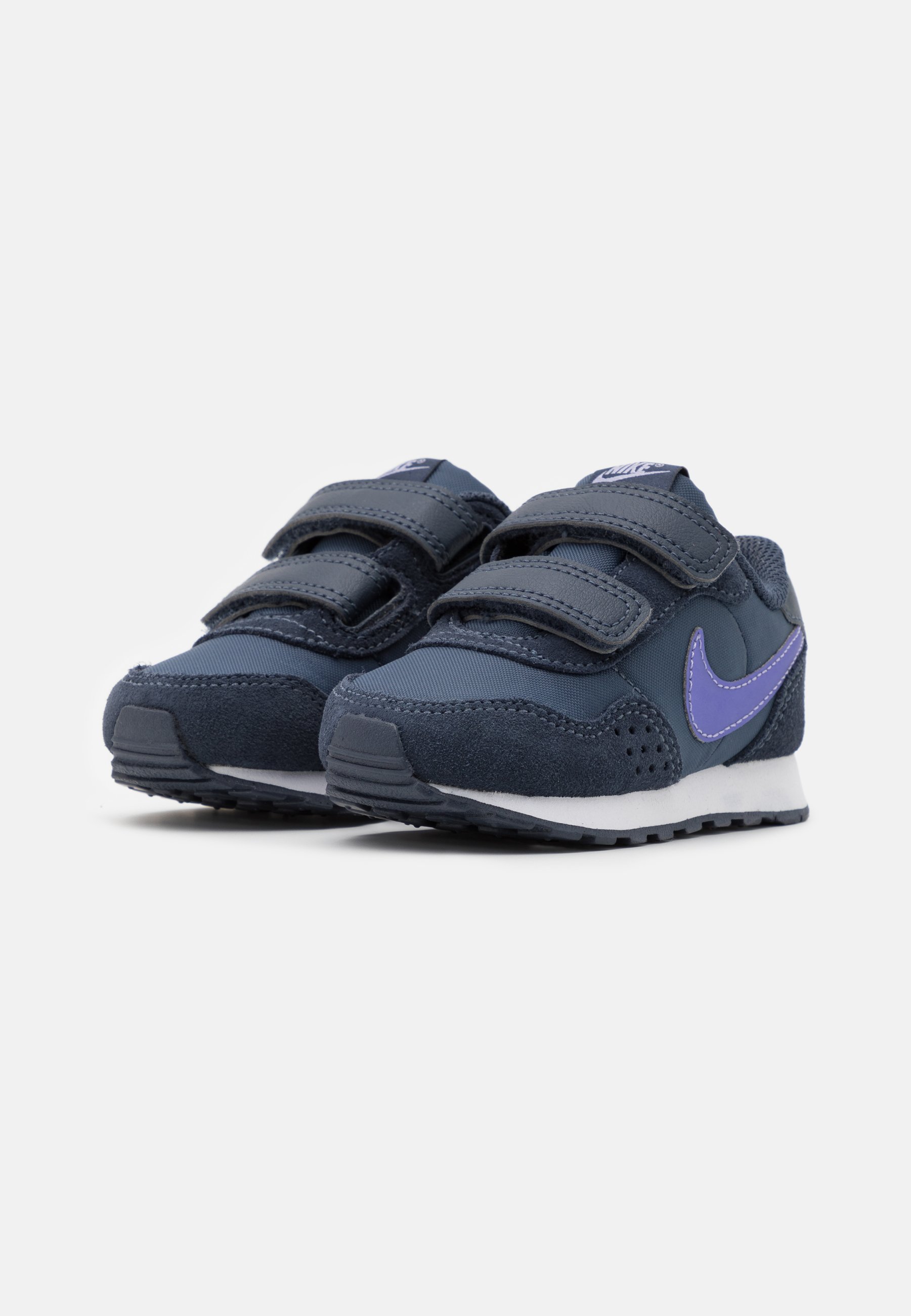 nike sportswear md valiant unisex