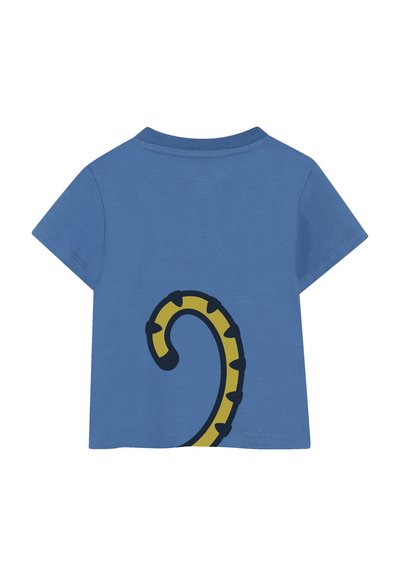 T-shirt en coton bleu avec des manches courtes, ornée d'un design de queue enroulée jaune et noire à l'arrière.
