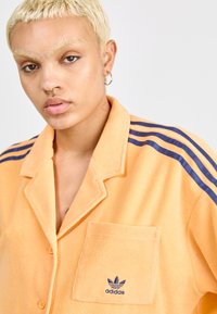 adidas Originals RESORT  - Blúzka so zapínaním na gombíky - hazy orange