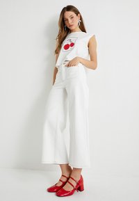 Koton HIGH WAIST  - Flared-farkut - off white