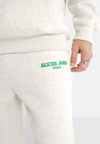 Sixth June RETRO - Pantalones deportivos - light grey