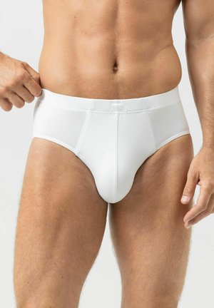 Weißer Baumwoll-Slip mit glatter Textur und elastischem Bund. Er hat ein figurbetontes Design und eine konturierte Tasche.