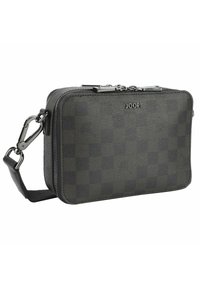 Borsa in pelle checkered grigio scuro di forma rettangolare, con chiusura a zip, una tracolla removibile e un dettaglio del logo sulla parte anteriore.