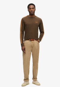 Superdry & Co ESSENTIAL LOGO RETRO - Camiseta de manga larga - bracken brown