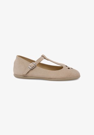 Scarpa flat Mary Jane in suede beige con T-strap e fibbia regolabile, con dettagli perforati nella zona delle dita.