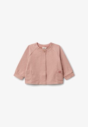 Roze babyjasje met lange mouwen, kleine witte stippen, ronde halslijn, enkele knoopsluiting en twee voorzakken.