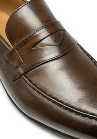 Finsbury CLAYTON - Chaussons - marron