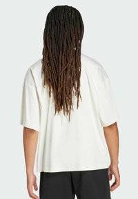 adidas Sportswear Paprasti marškinėliai - off white