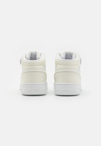Champion RD18 2.0 MID B PS UNISEX - Kosárlabdacipők - white/egret