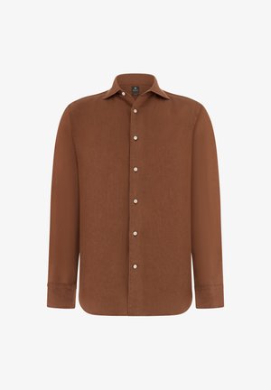 Brun langærmet skjorte med knapper, klassisk krave og hvide knapper, vist på en ensartet hvid baggrund.