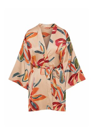 Szukana szlafrok satynowy w kolorze brzoskwiniowym z abstrakcyjnymi wzorami kwiatowymi w odcieniach czerwieni, zieleni i niebieskiego, z szerokimi rękawami i pasującym paskiem.
