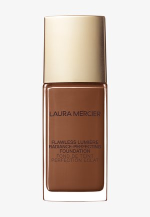 Bottiglia di vetro marrone con un tappo dorato. L'etichetta presenta "Fondotinta Radiance-Perfecting Flawless Lumière di Laura Mercier" in caratteri scuri.