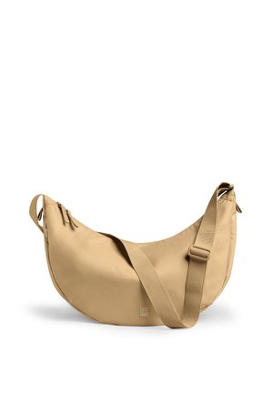 Borsa a tracolla beige a mezzaluna con tracolla regolabile e chiusura con cerniera, con marchio "GOT BAG" nella parte centrale inferiore.