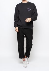 On Vacation Sudadera - black