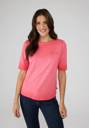 Rosa Baumwoll-T-Shirt mit kurzen Ärmeln und rundem Halsausschnitt. Auf der Vorderseite befindet sich der aufgestickte Schriftzug "Liebe" in einer verspielten Schriftart.