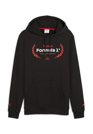 Sort hættetrøje lavet af blødt stof, udstyret med en kængurulomme, hætte med snøre og rød tryk, der viser "75 år Formel 1" med laurbærmotiver.
