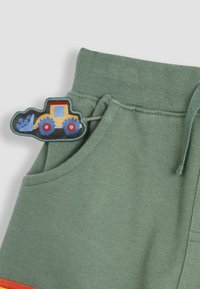 JoJo Maman Bébé APPLIQUE IN POCKET - REGULAR FIT - Jogginghose - khaki green digger