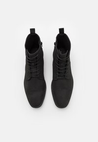 Pier One Botines con cordones - black