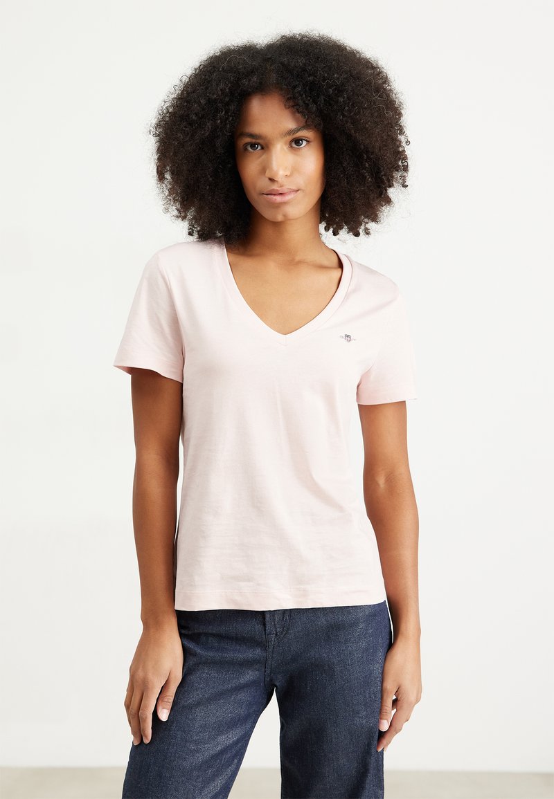 GANT - REG SHIELD V-NECK - Základné tričko - faded pink, Zväčšiť