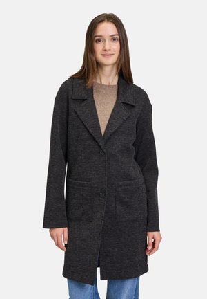 Mørkegrå frakke lavet af tekstureret stof, med en krave med hak, to frontlommer og en enkelt knaplukning for et skræddersyet look.