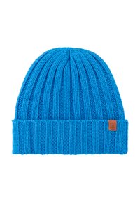 Niebieska dzianinowa czapka z prążkowanym wzorem i zawiniętym mankietem. Posiada małą brązową metkę z logo po boku. Wykonana z miękkiego, elastycznego materiału.