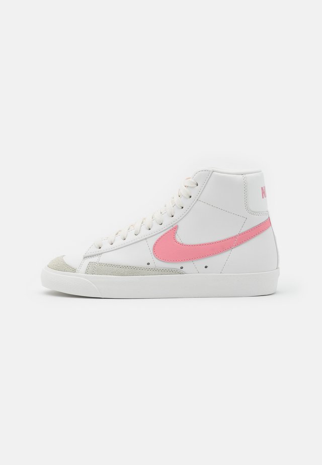 BLAZER MID '77 - Sneaker high - summit white/sunset pulse/black