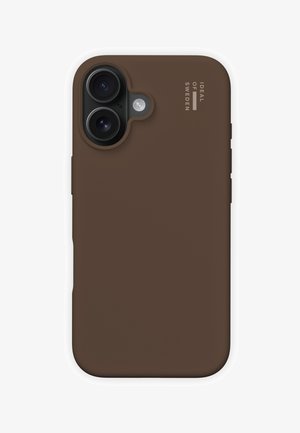 Bruine siliconen telefoonhoes met een gladde textuur, uitsparingen voor de camera en geperst merklogo aan de zijkant. Afgeronde randen voor een nauwsluitende pasvorm.