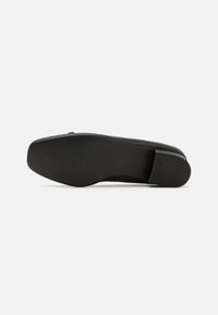RAID LUNAR - Sabrinas - black