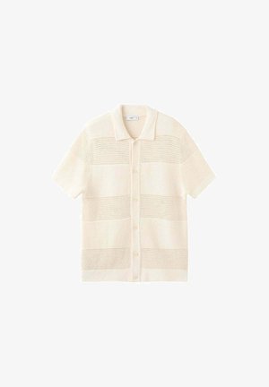 Chemise en tricot crème à manches courtes avec boutons, rayures horizontales alternant entre unies et ajourées, col pointu.