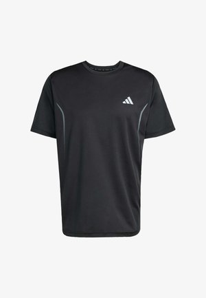 Zwarte sport t-shirt gemaakt van vochtregulerende stof, met een ronde hals, korte mouwen en grijze accenten met een klein logo.