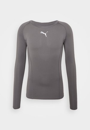 Langärmliges Sportshirt aus dunkelgrauem Stoff mit taillierter Passform. Verfügt über ein weißes Puma-Logo auf der Brust und flache Nähte für zusätzlichen Komfort.