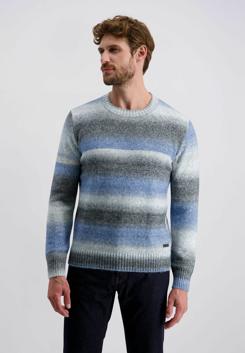 Gebreid sweater met horizontale strepen in verschillende tinten blauw, grijs en wit. Ronde halslijn en geribde manchetten en zoom.