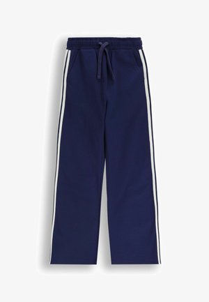 Granatowe spodnie dresowe z białymi paskami po bokach, elastyczną talią oraz sznurkiem. Zawierają kieszenie z przodu i mają luźny fason.