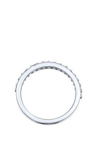 Silver ring med en slät band och en rad små upphöjda detaljer längs den yttre kanten, polerad yta, cirkulär form.