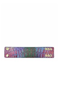 Krokodilmuster-Lederarmband in mehrfarbigen Tönen von lila und grün, mit goldenen Beschlägen und Druckknöpfen an einem Ende.