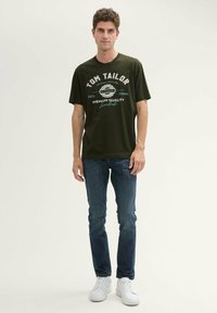 TOM TAILOR LOGO  - Marškinėliai su spaudiniu - dark rosin green