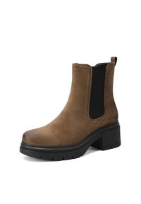 Stivaletti in suede marrone con pannelli laterali elasticizzati, punta arrotondata e tacco in gomma nera chunky. Parte superiore testurizzata con sottili dettagli di cucitura.