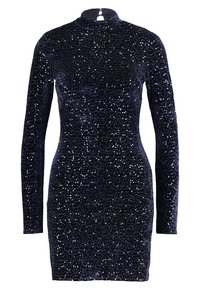 Marinblå sammetklänning med långt ärm, hög halsringning och täckt av små paljetter. Fitted siluett med en mini-längd nederkant.
