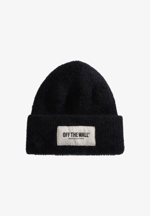 Gorro de punto negro con una textura suave y un pliegue cosido. Presenta un parche rectangular blanco con el logotipo "OFF THE WALL" en un texto negro en negrita.