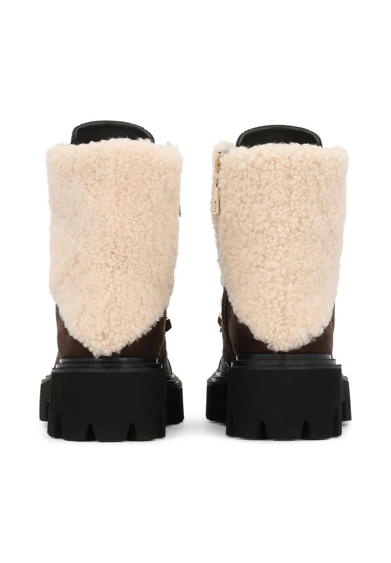Paires De Poignets De Bottes Tricotés Crème - Bouton Marron - Taille Unique