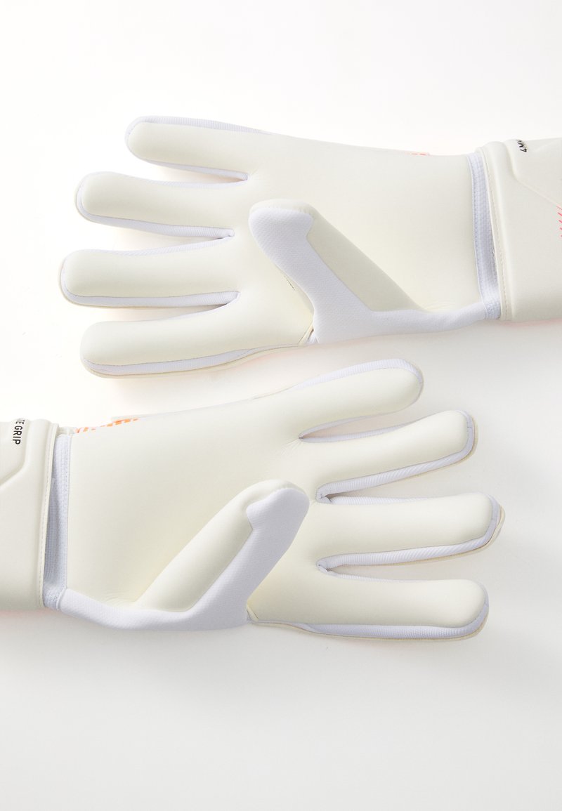 Puma ULTRA PRO NC UNISEX Goalkeeping gloves white/glowing red