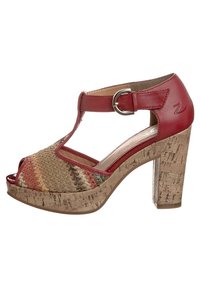Czerwone skórzane sandały na wysokim obcasie z designem T-strap, plecionym górnym materiałem w różnych kolorach, korkową platformą i s�łupkowym obcasem. Zapięcie na klamrę w okolicy kostki.
